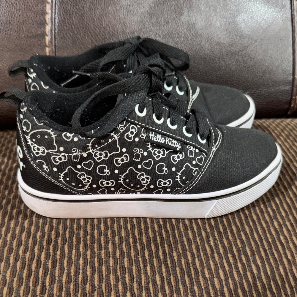 GRADE SCHOOL HELLO KITTY HEELYS